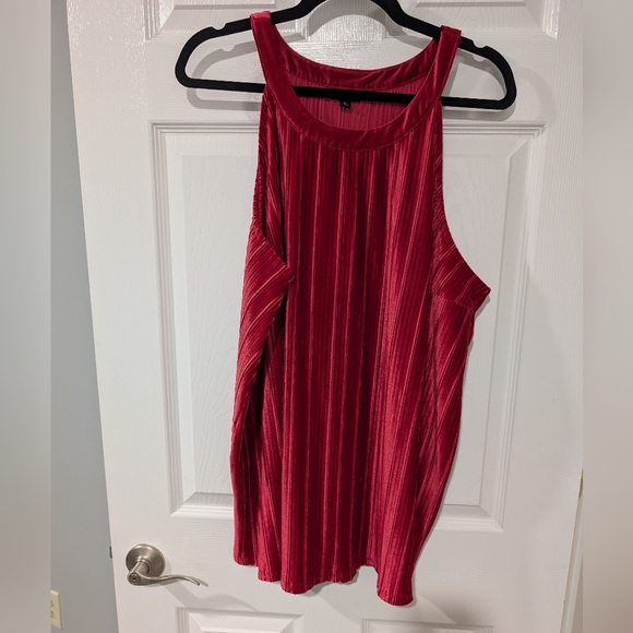 Torrid Jester Red Velvet Pleated Goddess Tank in Size 2 (18/20) - Picture 2 of 11
